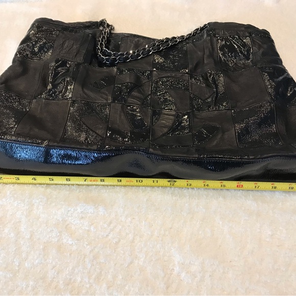 CHANEL Black Patchwork Leather Shoulder Bag - Picture 14 of 16